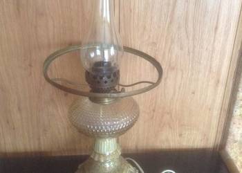 Lampa typu naftowa z zasilaniem elektrycznym lata PRL.