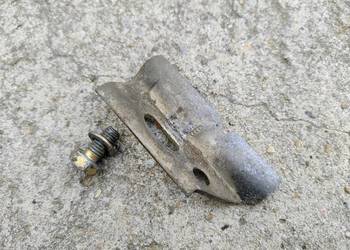 Audi 80 B4 Uchwyt Mocowanie akumulatora 893803219 Śruba