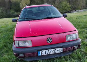 czerwony Passat z abs-em i klimatyzacją