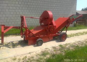 Kombajn mechaniczny do zbioru orzechów laskowych