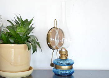 lampa naftowa wisząca lub stojąca z lusterkiem