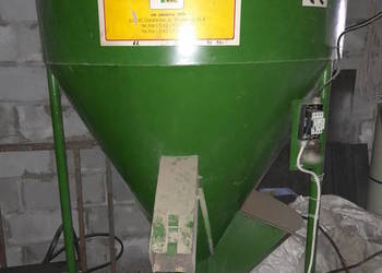 Mieszalnik pasz sypkich 750 kg H037/1 M-ROL