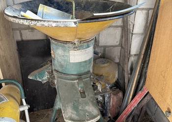 Śrutownik do zboża  Bąk silnik duży + wszystkie sita PRL