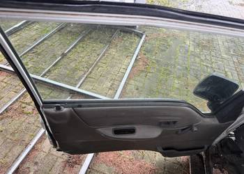 Szyba lewa Mazda E2200