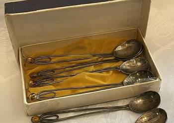 Zestaw łyżeczek PRL z lat 60. – plater z bursztynem