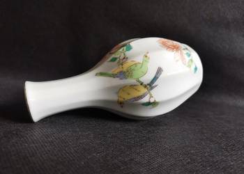 Stary, mały porcelanowy wazon Ptaki