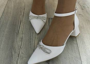 (41/42) Białe, bogato zdobione ślubne czółenka wieczorowe, NOWE