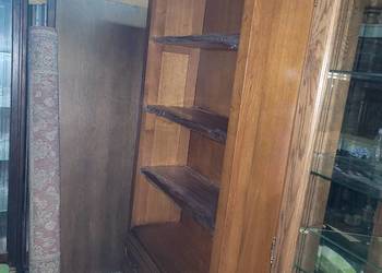 Biblioteczka drewniana.