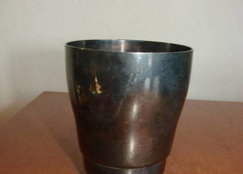 mały kubek, sygnowany plater