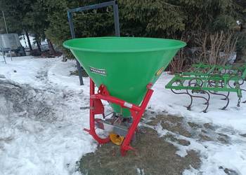Rozsiewacz do Nawozow Lejek 400l