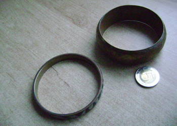 Starocie z PRL - Biżuteria = Zestaw 2 bransoletki 6,5 cm średnicy wewnętrzn