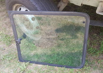 szyba boczna uchylna lewa strona citroen Berlingo I lift 04r