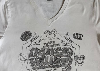 Bluzka męska typu T-shirt, biała z nadrukiem.