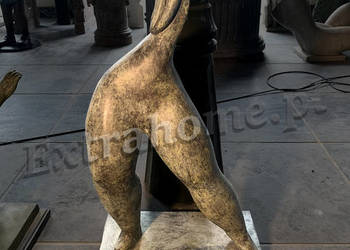 Figura z brązu. Thick lady Nowoczesna kobita w stylu Rubensa