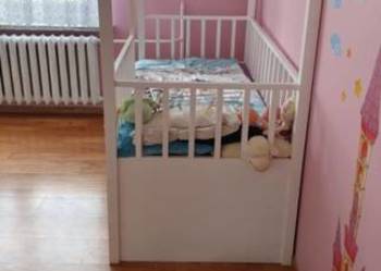 Łóżko drewniane z szufladą i dodatkowym miejscem do spania