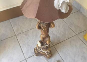 Lampka stołowa z figurką cherubina