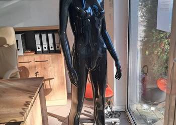 Manekin damski czarny połysk