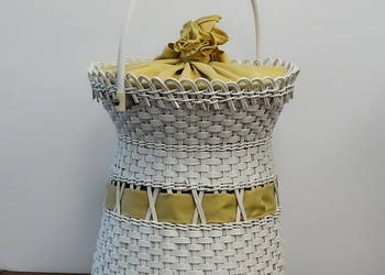 Duży biały kosz pojemnik retro z pokrywą boho na pranie kocyki tworzywo