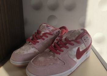 Nike dunk SB strange love
