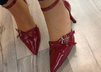 (40) Bordowe czółenka wieczorowe z zapięciem, Nowe