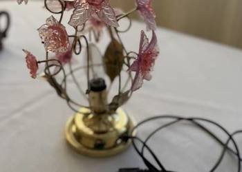 Lampka z ozdobnymi kwiatami