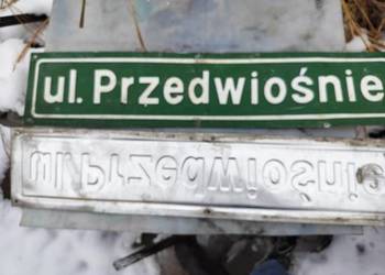 TABLICA Z NAZWA ULICY TLOCZONA 2 SZT