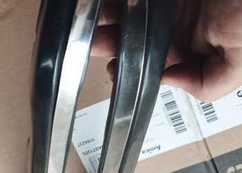 Listwy chromowane pod lampy Mercedes w 123