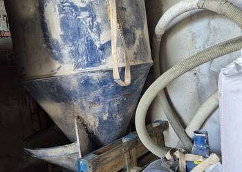 Mieszalnik pasz z srutownikiem