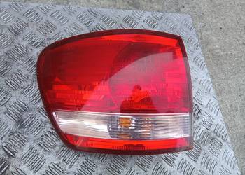 Lampa lewa  tył Toyota Avensis Verso 01-03r
