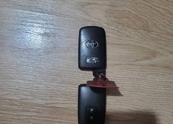 Kluczyki toyota auris2 hybrid z 2014r