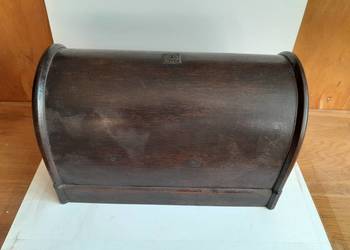 Stara zabytkowa pokrywa maszyny Singer do renowacji retro vintage