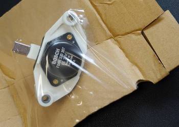 Regulator napięcia F04R320367 alternatora