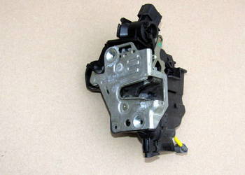 ZAMEK DRZWI PRZEDNI LEWY MERCEDES W210 2027203535