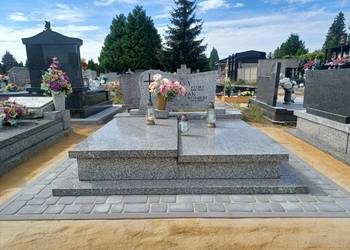 Cmentarz granit kostka brukowa wokół pomnika nagrobka grobu