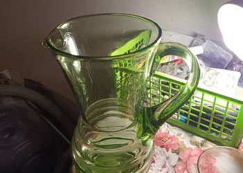 Zielony dzbanek na wode lub lemoniade