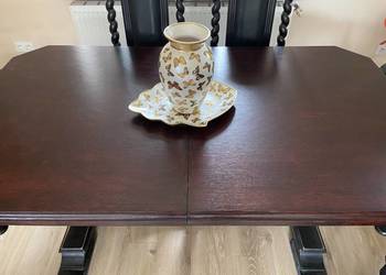 stół z krzesłami ,komoda z lustrem, stoliki barowe