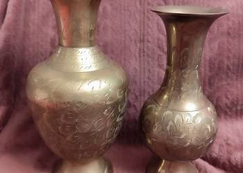 Dwa mosiężne wazoniki