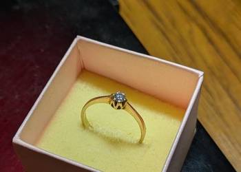 Pierścionek złoty z diamentem