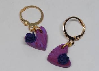 Kolczyki ręcznie robione serca z różą fioletowe