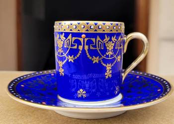 Zabytkowa neoklasyczna kobaltowa filiżanka Beyer & Bock złote kwiaty łańcus