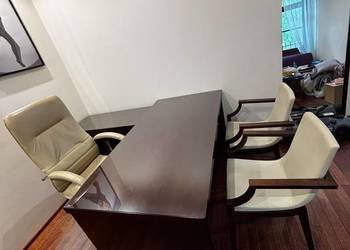 Ekskluzywny zestaw mebli gabinetowych Premium – Biurko, Komoda, Fotel, 2 Kr