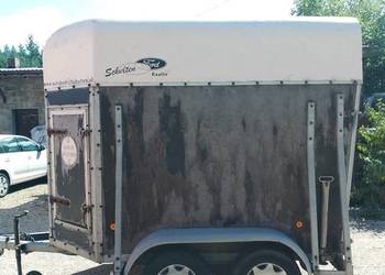 Przyczepa do przewozu dwóch koni