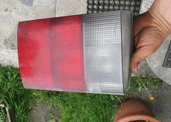 Lampa tylna lewa w klapę Audi 80 B4 sedan 90-94