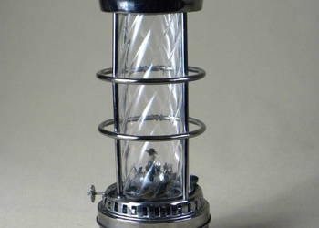 Metalowa stołowa lampa naftowa