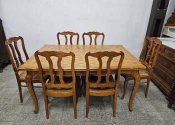 Rozkładany stół ludwikowski oraz 6 krzeseł