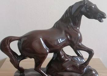 Figurka ceramiczna konia