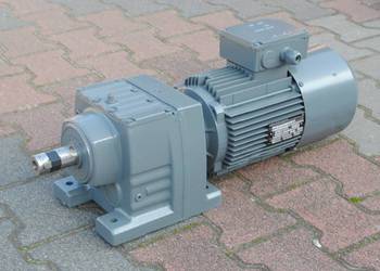 Motoreduktor dwubiegowy 0.6/2.4kw 58/233obr. z hamulcem. SEW