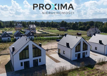 Nowoczesne domy blisko jeziora i morza