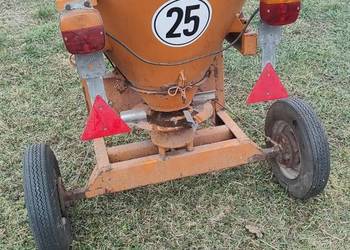 Rozsiewacz do soli nawózw