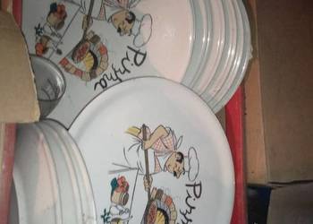 Talerz pizza kufle kubki sosierka menu